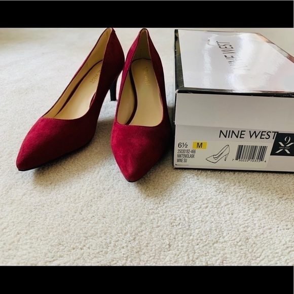 Nine West NEW Eniola 9X, red pointy pump Suede leather, size 6.5, jewel red - Picture 3 of 16